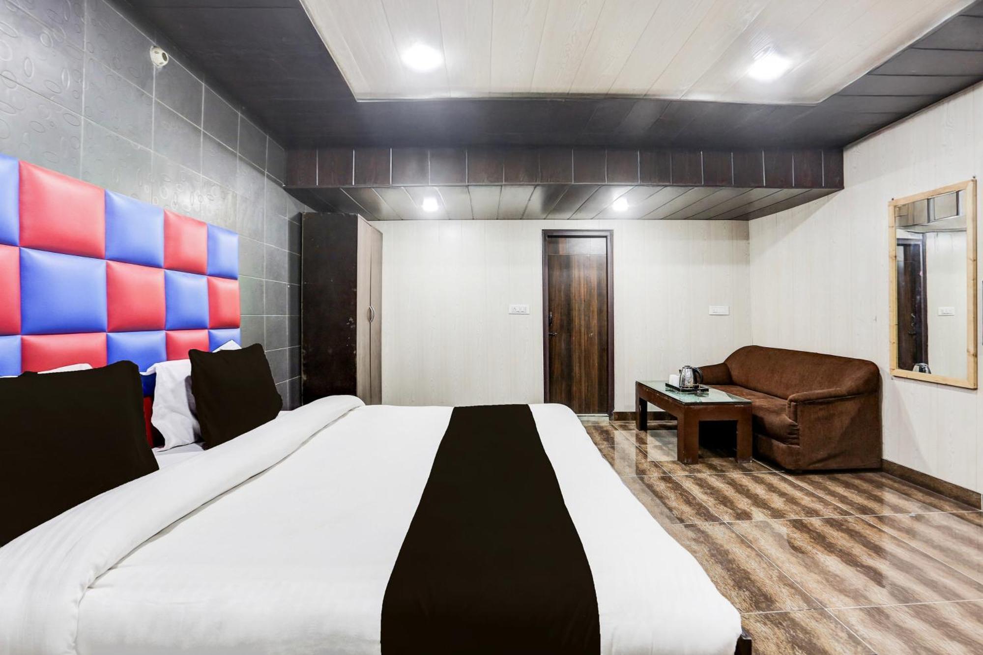 Super Townhouse Haibowal Chowk Ludhiana Exterior photo
