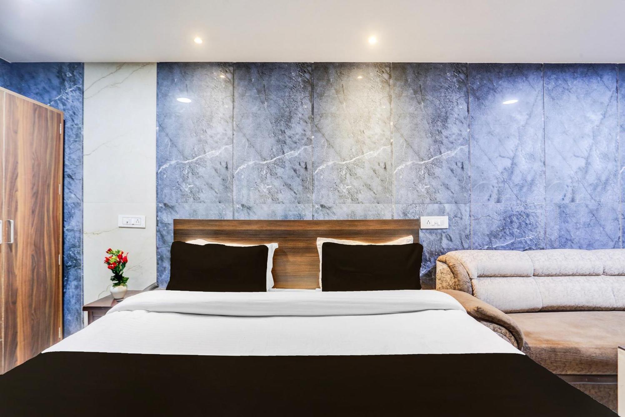 Super Townhouse Haibowal Chowk Ludhiana Exterior photo