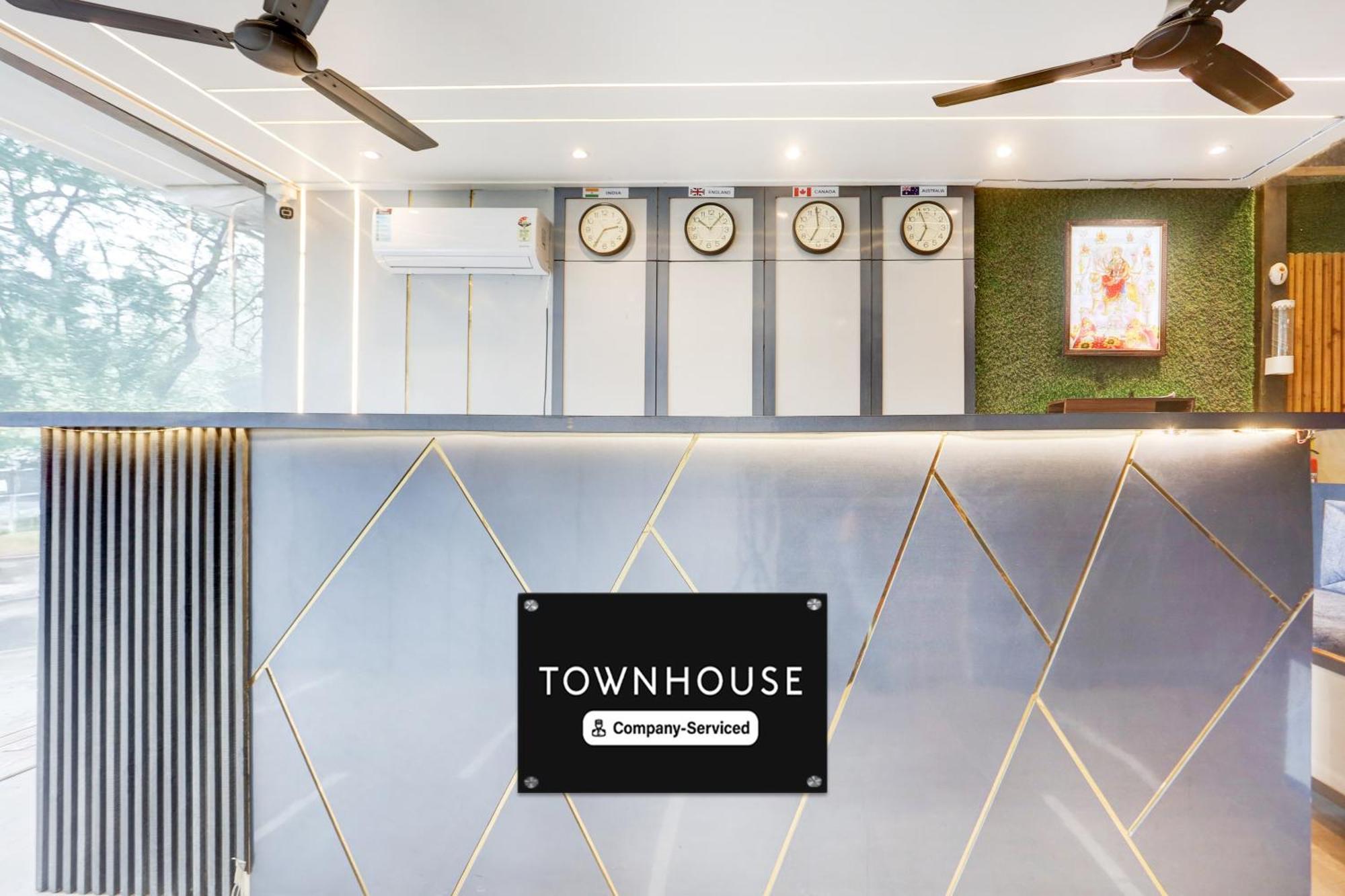 Super Townhouse Haibowal Chowk Ludhiana Exterior photo