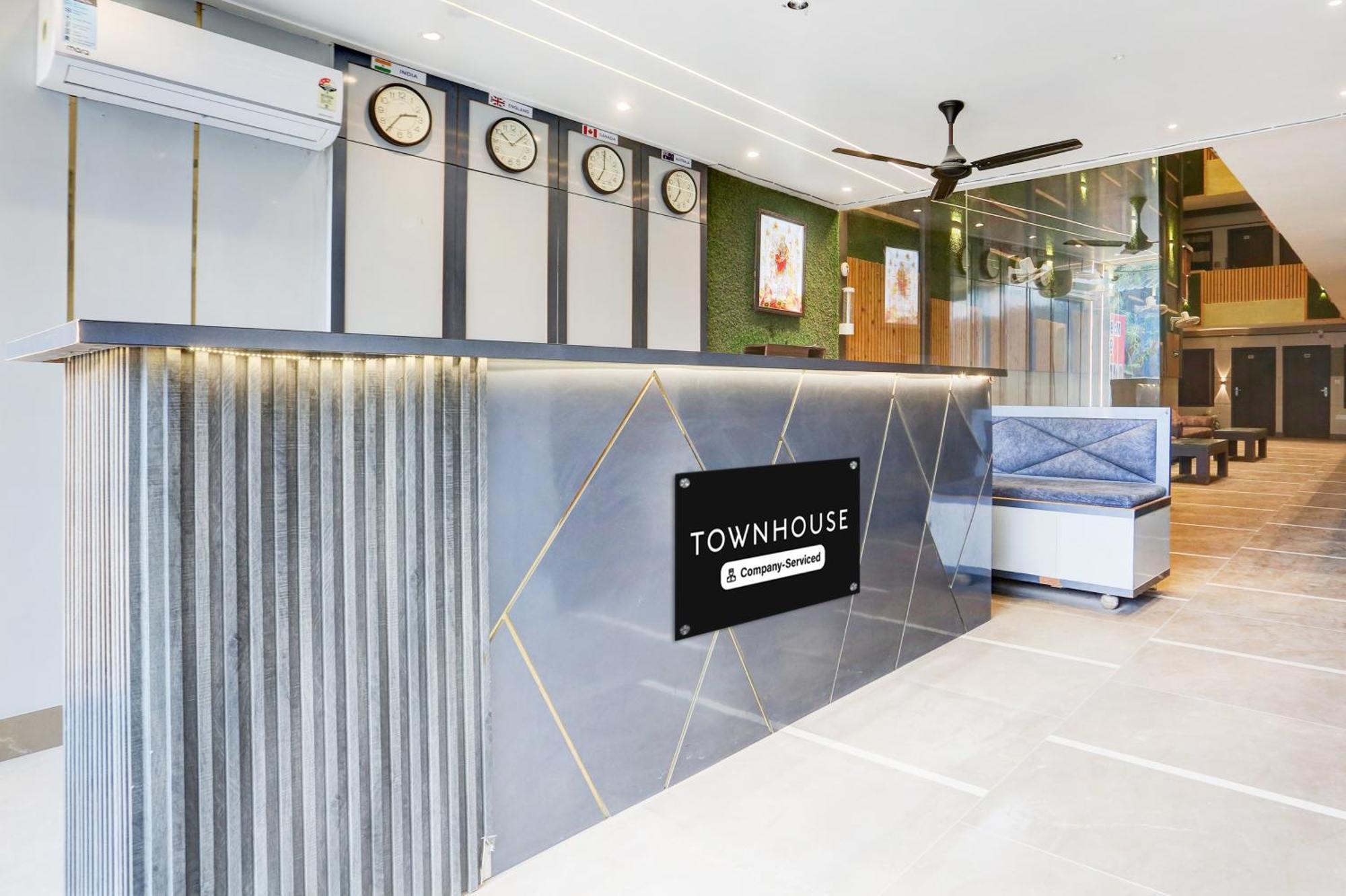 Super Townhouse Haibowal Chowk Ludhiana Exterior photo