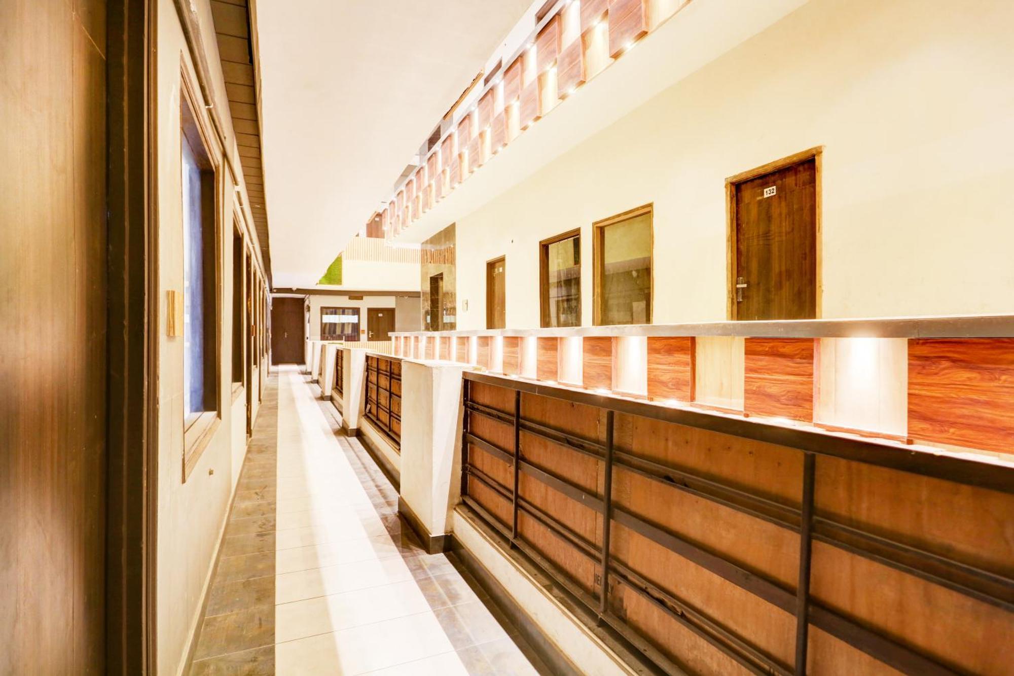 Super Townhouse Haibowal Chowk Ludhiana Exterior photo